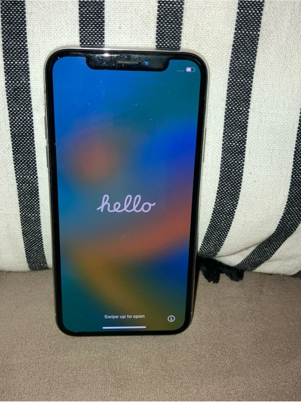 Apple iPhone X 64 GB Xfinity Comcast EUC